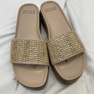 NEW Donald Pliner FIJI beige woven raffia slides slip on sandals size 8.5